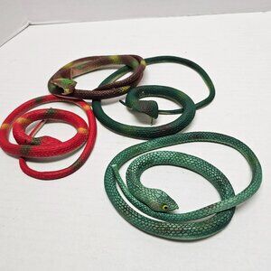 SDE DEI Lot Bundle Rubber Snake Red Green Brown Pretend Animal Toy Stobok